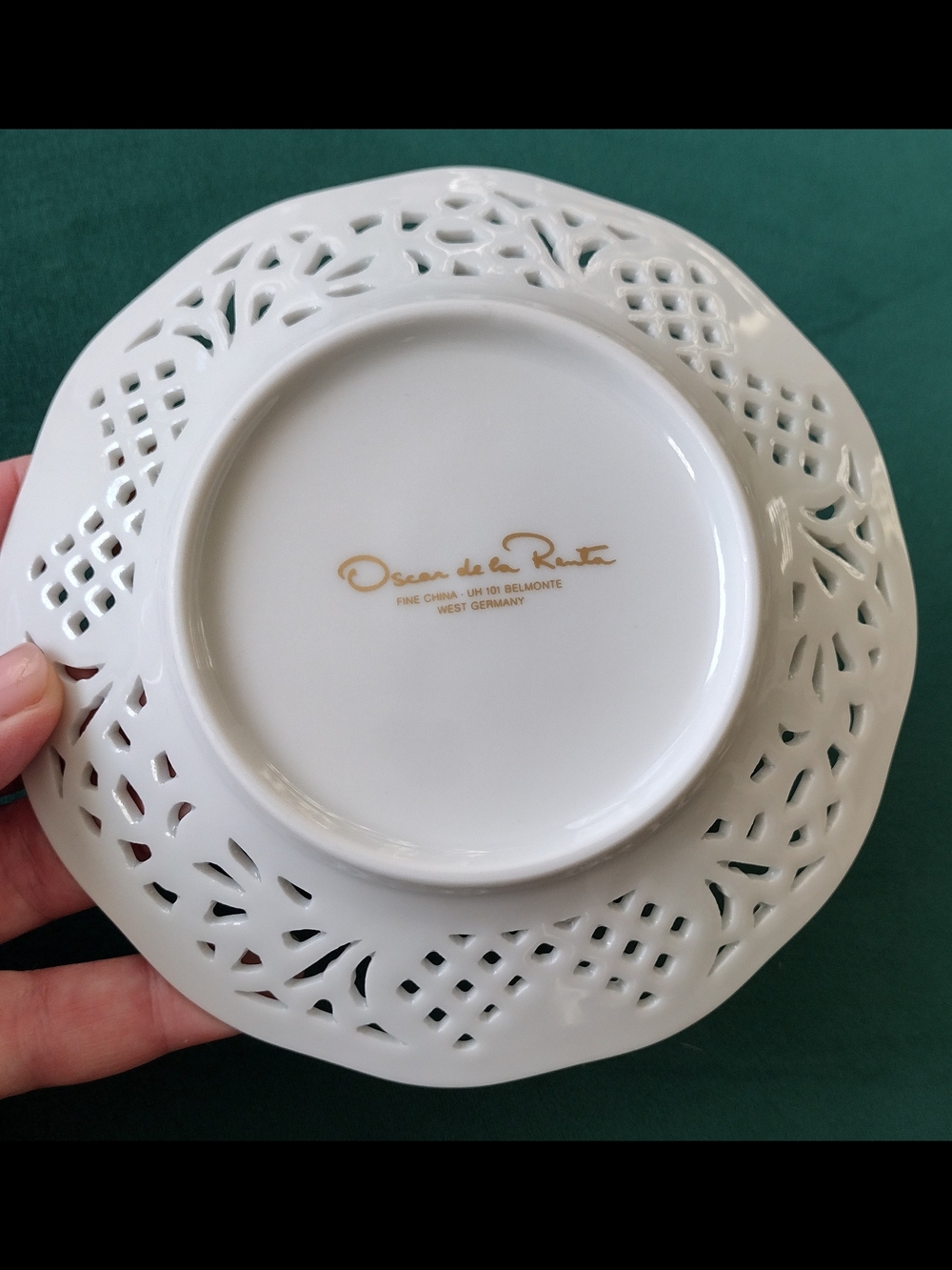 Oscar de la Renta White Porcelain Lace-Edge Dessert Plate